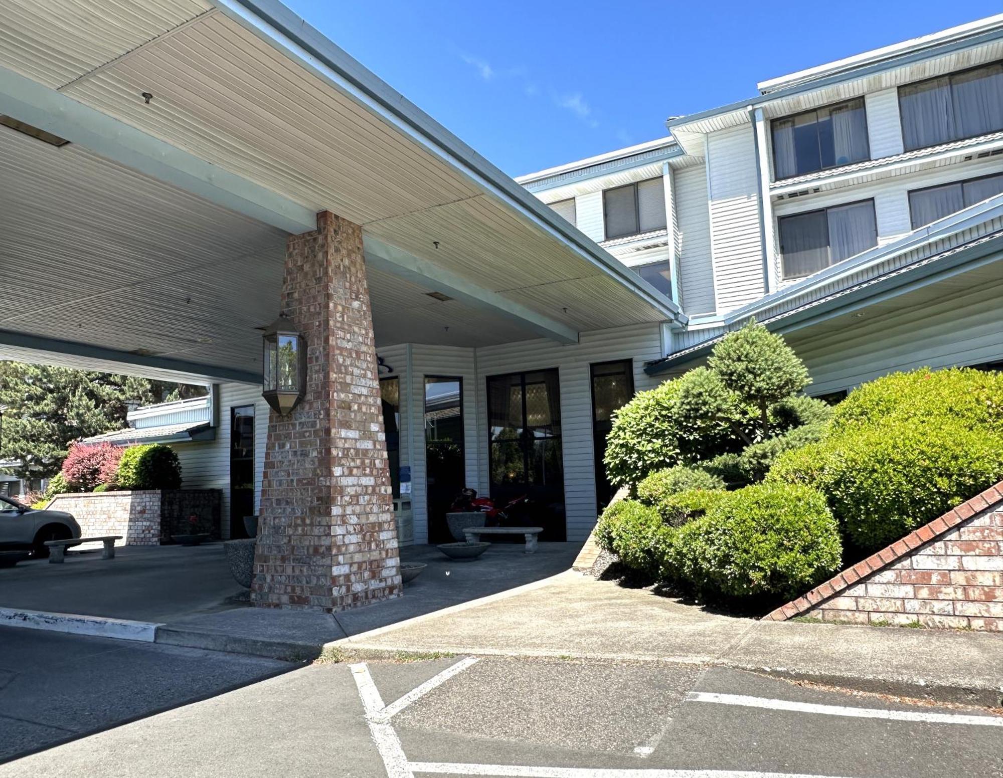 Sojourn Suites Portland Airport Exterior photo